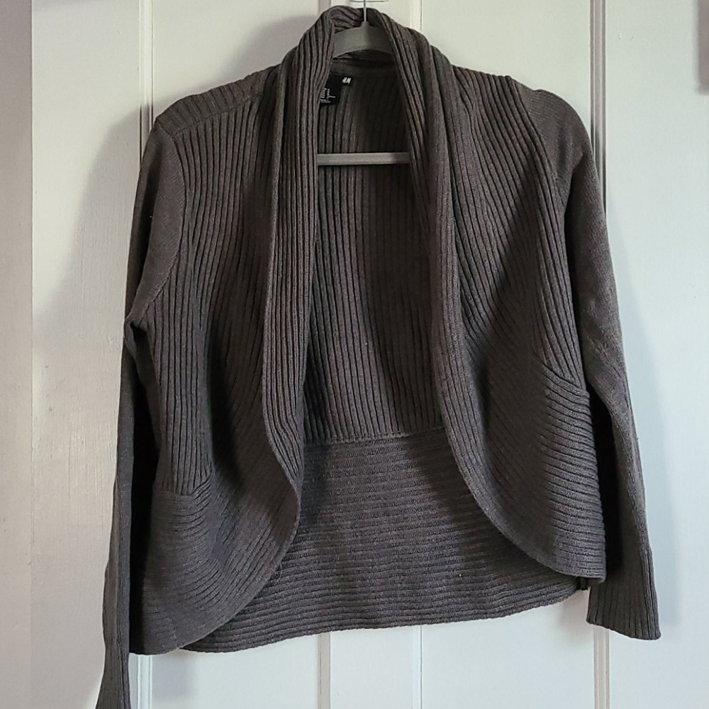 Two medium sized cardigans - Picture 5 of 7